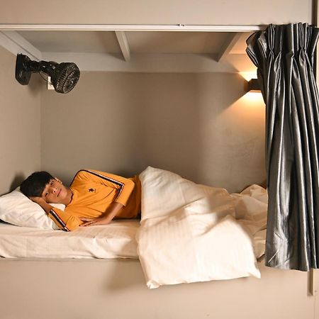 Bed & Bread Dormitory Bharuch المظهر الخارجي الصورة