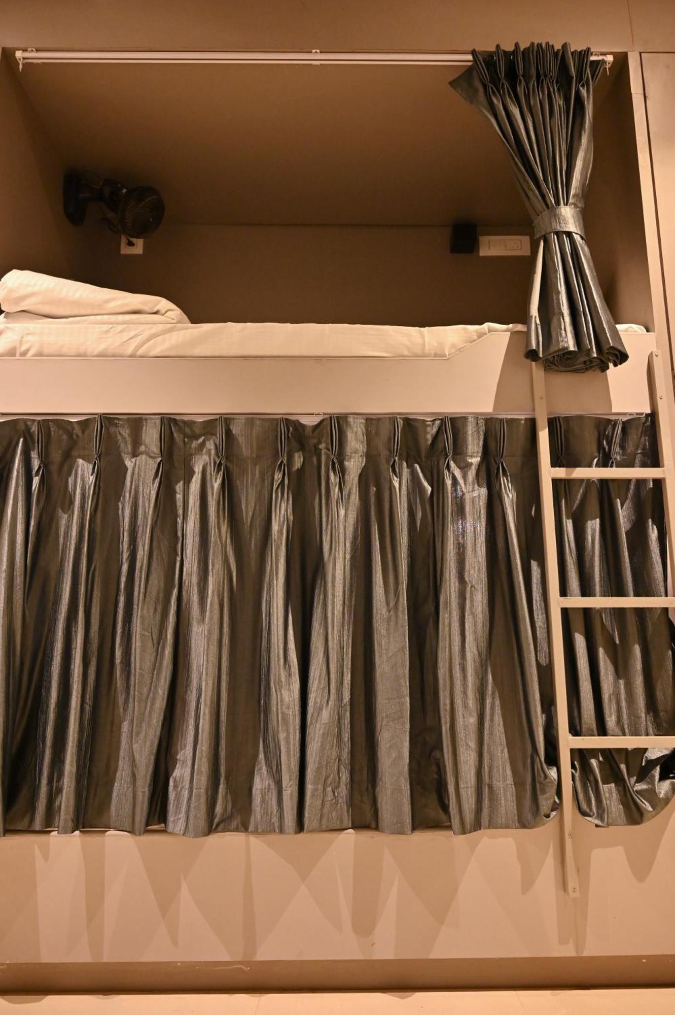 Bed & Bread Dormitory Bharuch المظهر الخارجي الصورة