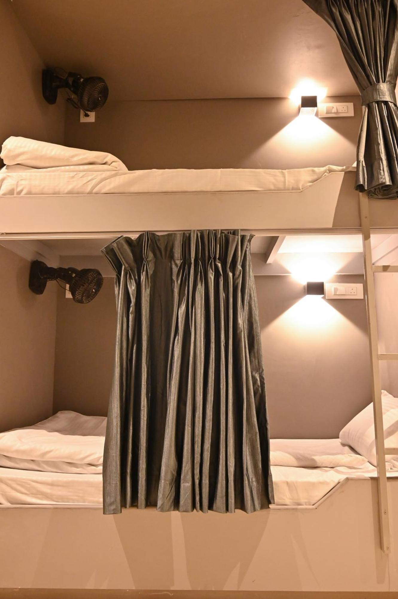 Bed & Bread Dormitory Bharuch المظهر الخارجي الصورة