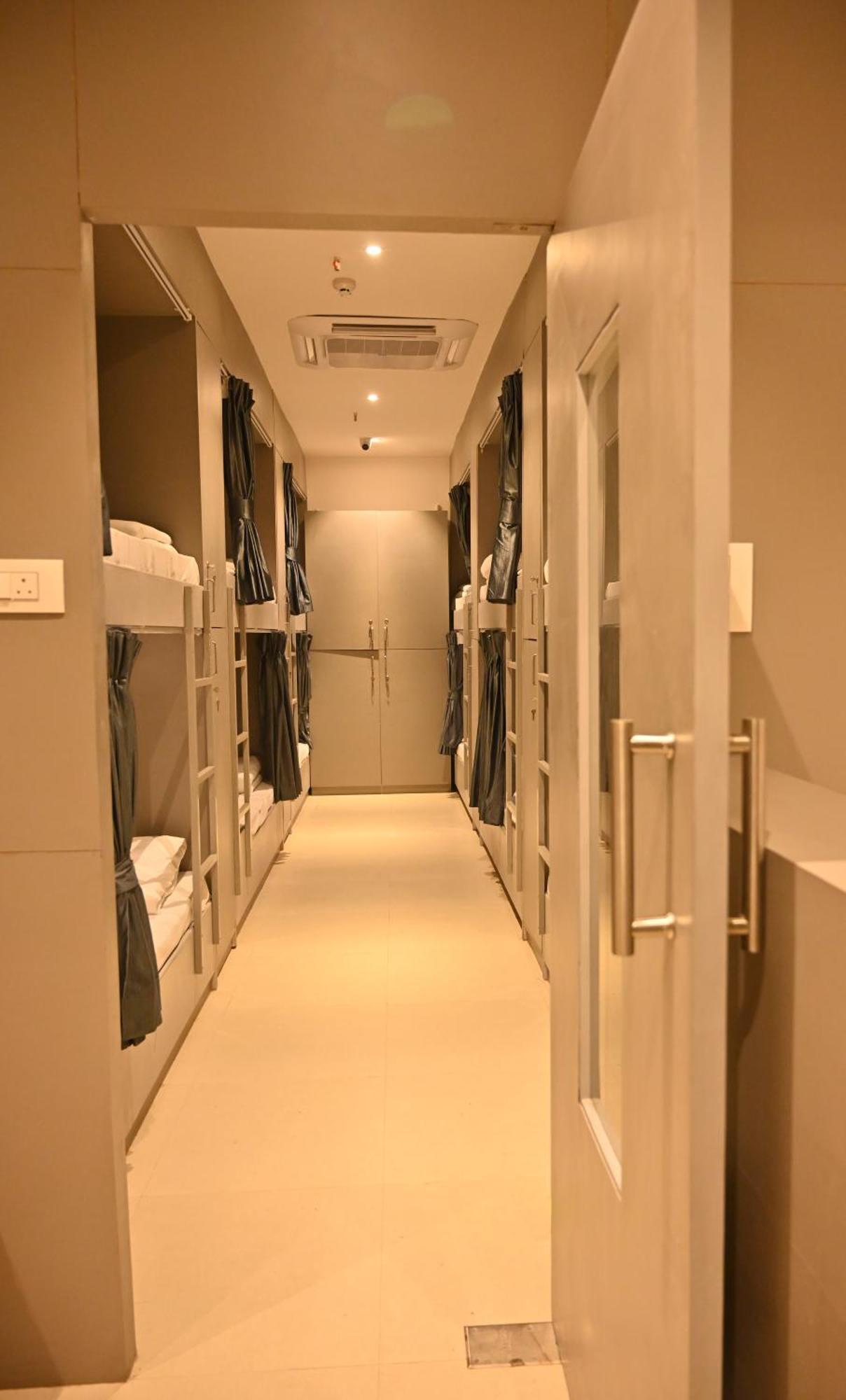 Bed & Bread Dormitory Bharuch المظهر الخارجي الصورة